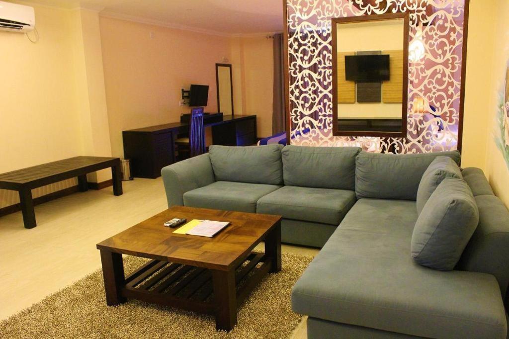 Green Grass Hotel & Restaurant Jaffna Bagian luar foto
