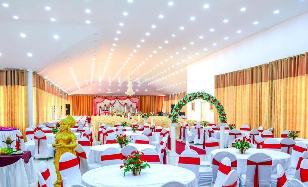 Green Grass Hotel & Restaurant Jaffna Bagian luar foto