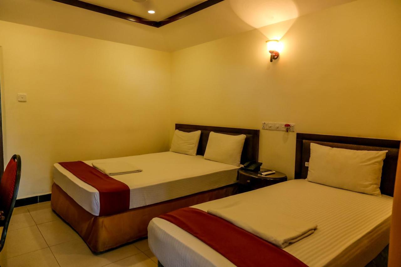 Green Grass Hotel & Restaurant Jaffna Bagian luar foto