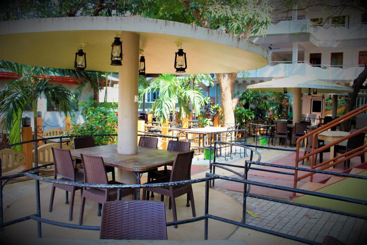 Green Grass Hotel & Restaurant Jaffna Bagian luar foto