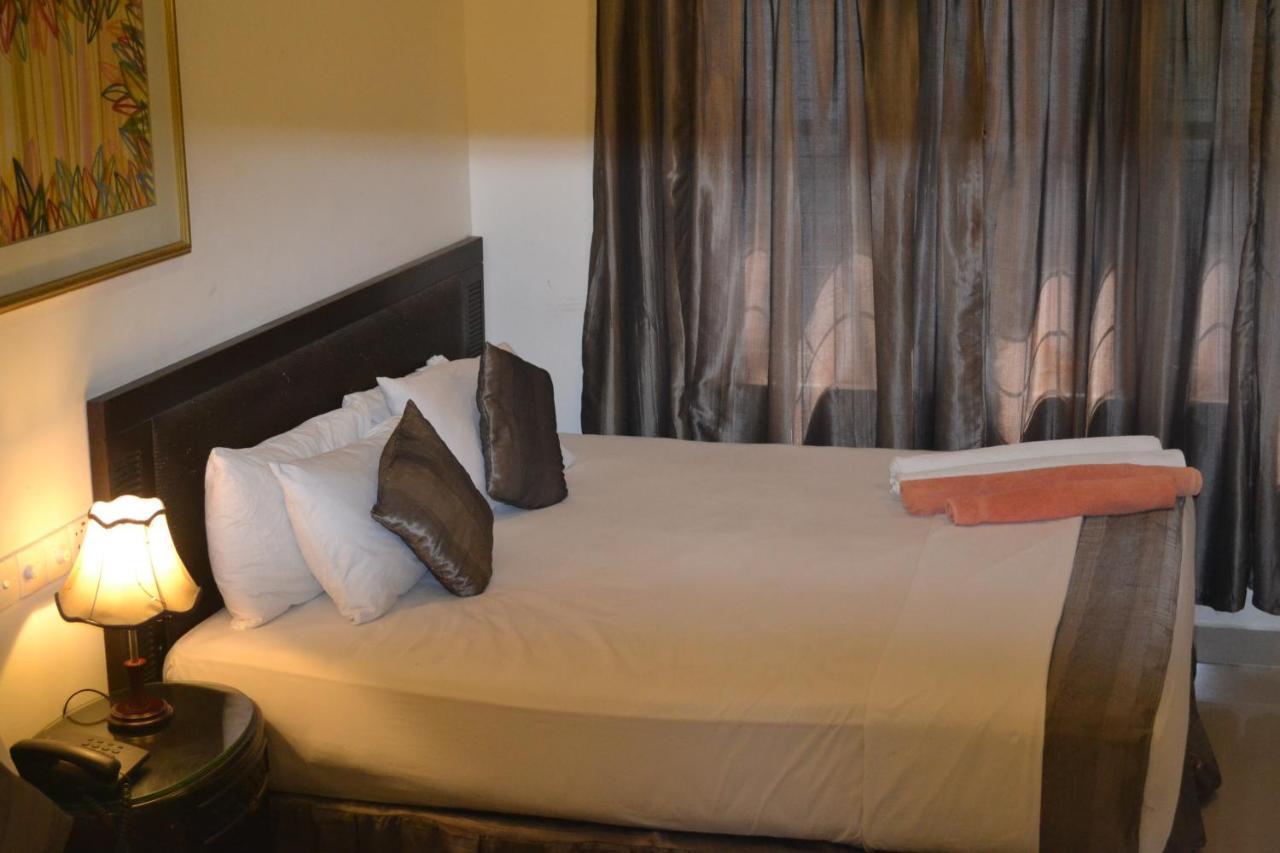 Green Grass Hotel & Restaurant Jaffna Bagian luar foto