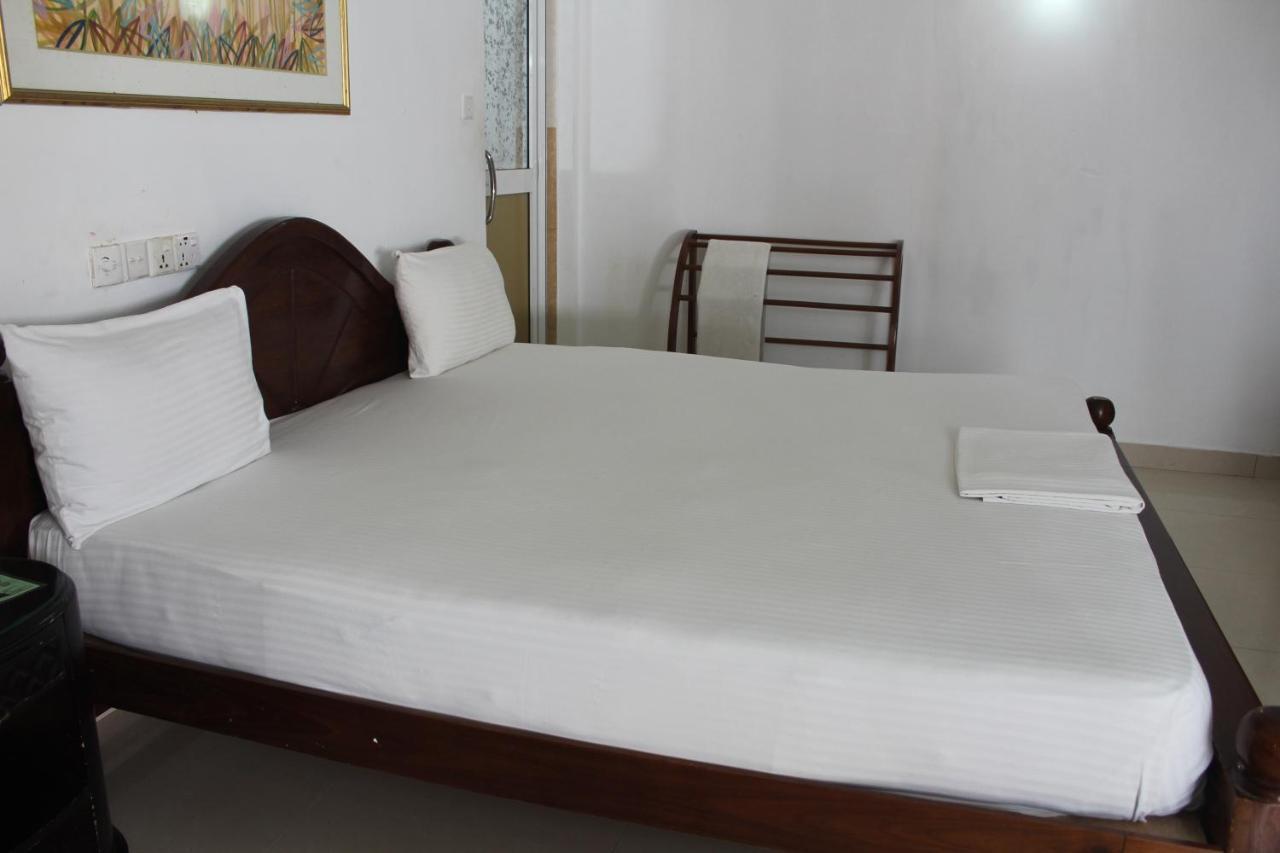 Green Grass Hotel & Restaurant Jaffna Bagian luar foto