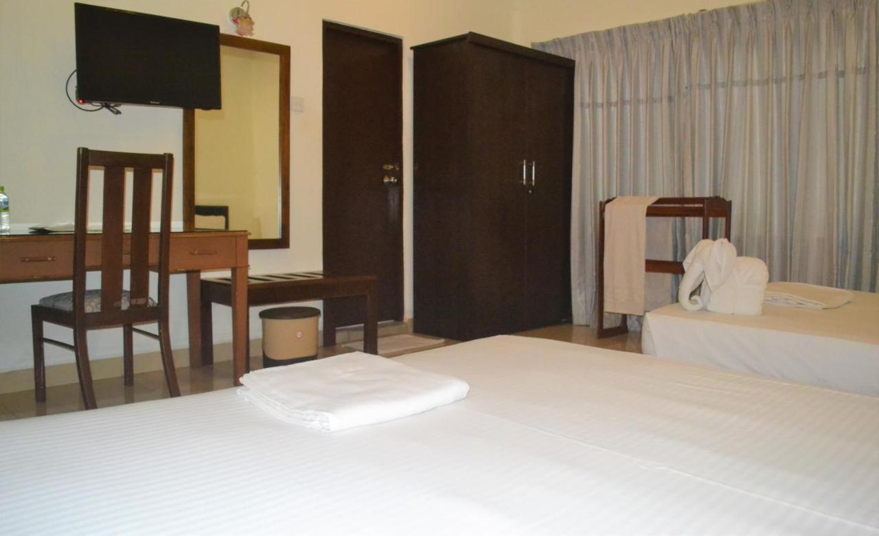 Green Grass Hotel & Restaurant Jaffna Bagian luar foto
